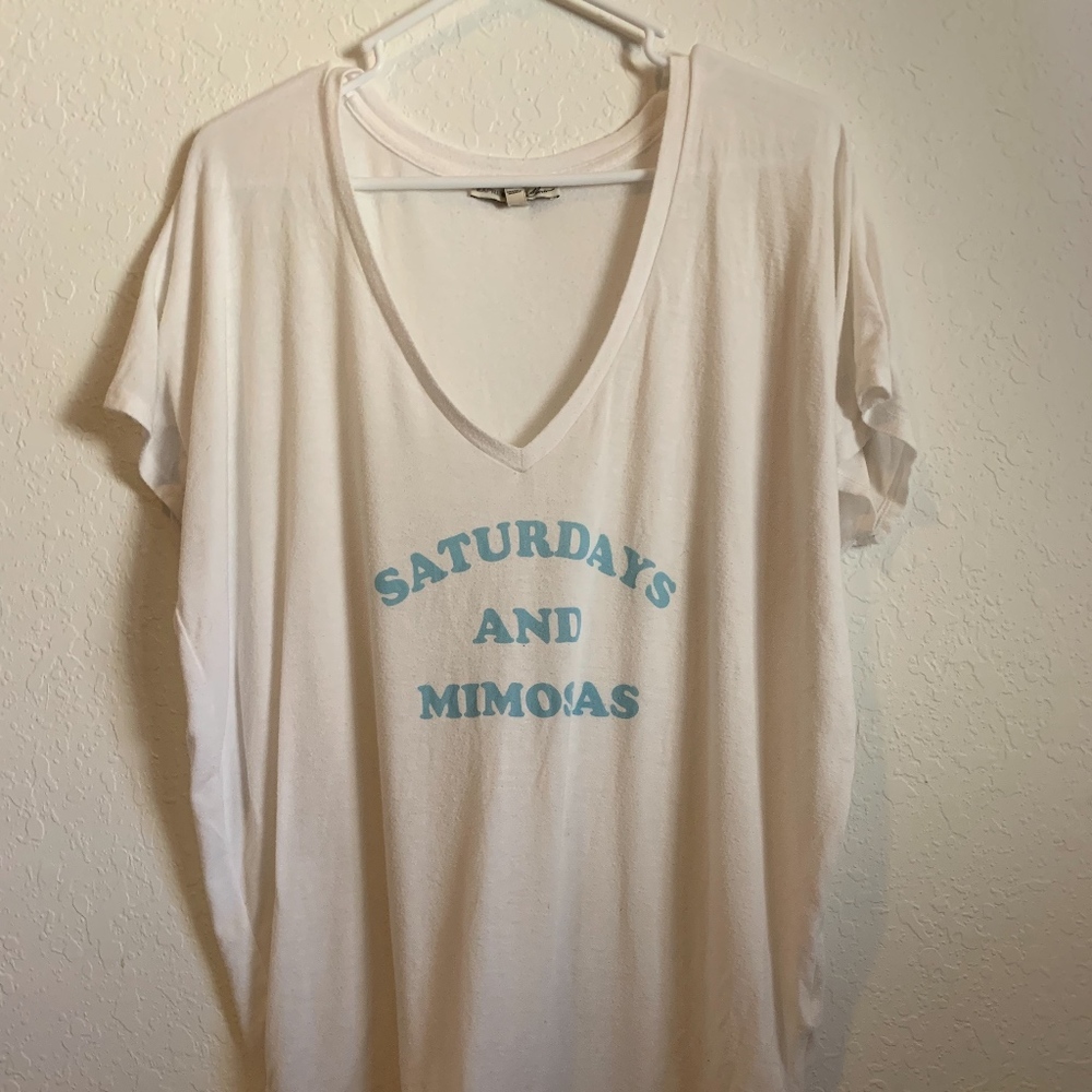 White loose v neck shirt